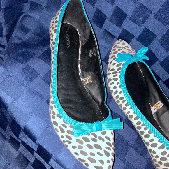 Women's Leopard Print Flats - Picture 3 of 5